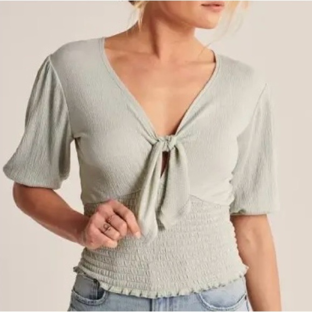 💚Abercrombie & Fitch Green Puff Sleeve Tie Front Blouse